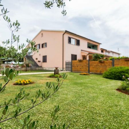 Apartments Korina Kanfanar Bagian luar foto